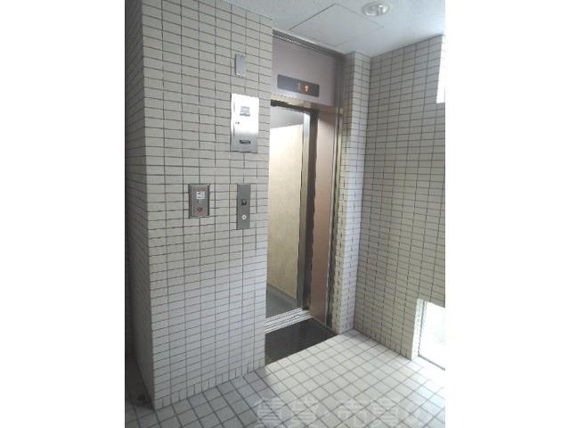 21/23 エントランス