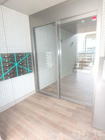 26/28 エントランス