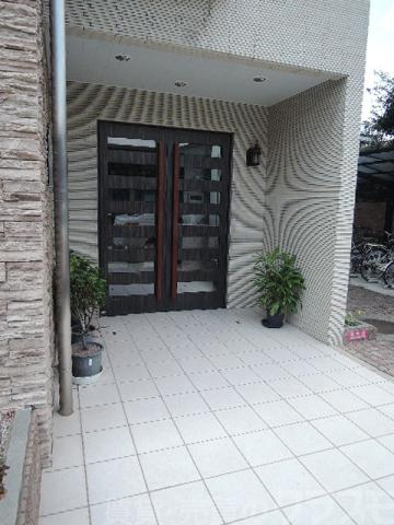 22/26 エントランス