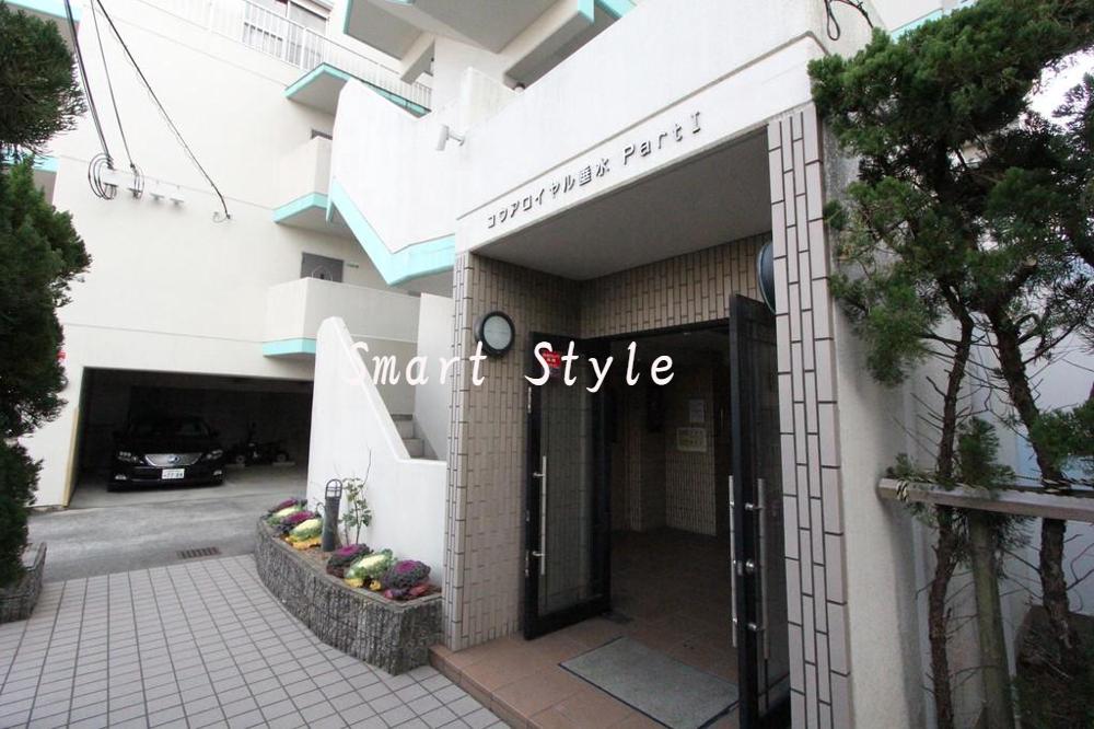 18/25 エントランス