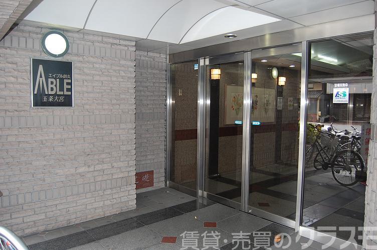 28/30 エントランス