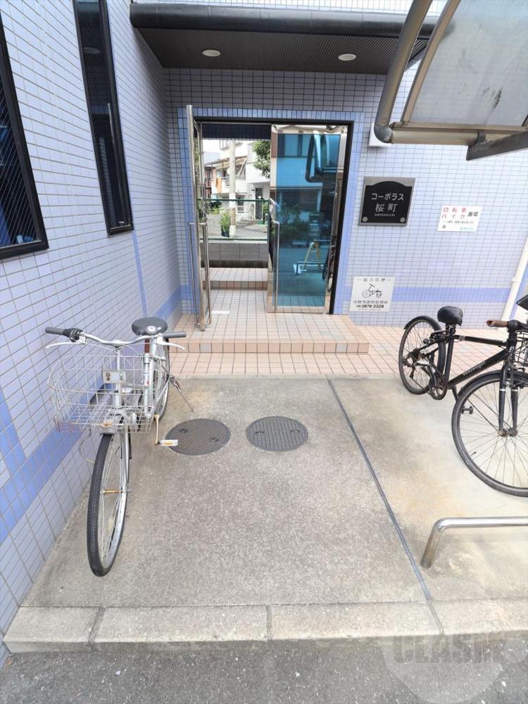 22/30 エントランス