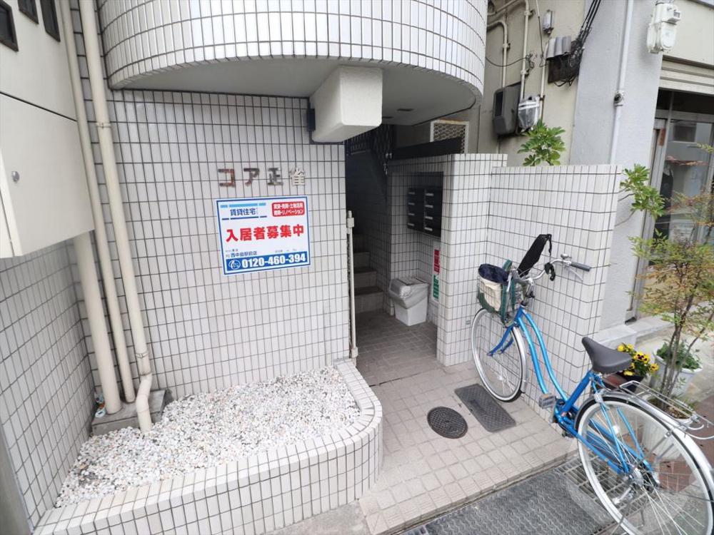 23/30 エントランス