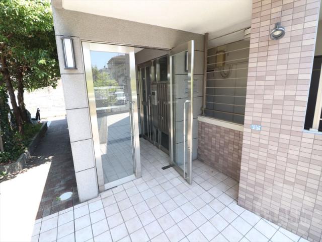 23/30 エントランス