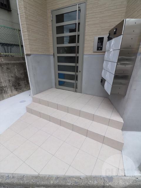 23/30 エントランス