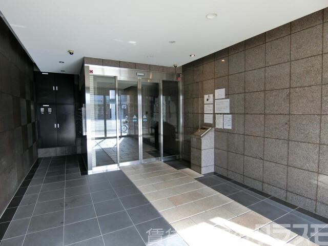 28/30 エントランス