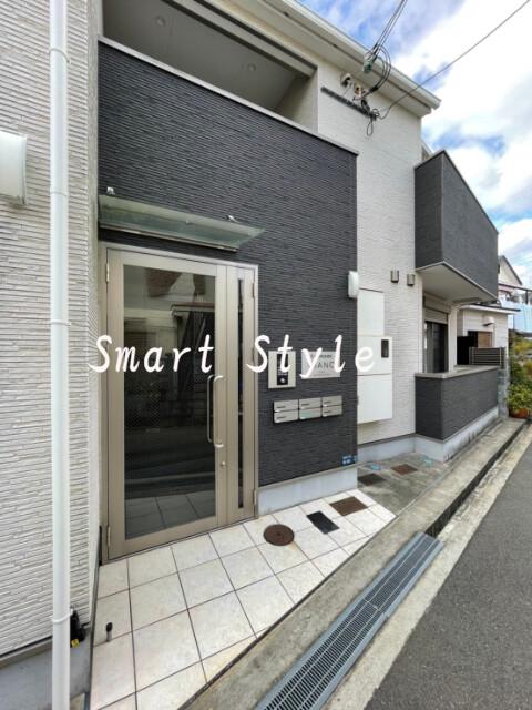 27/30 エントランス