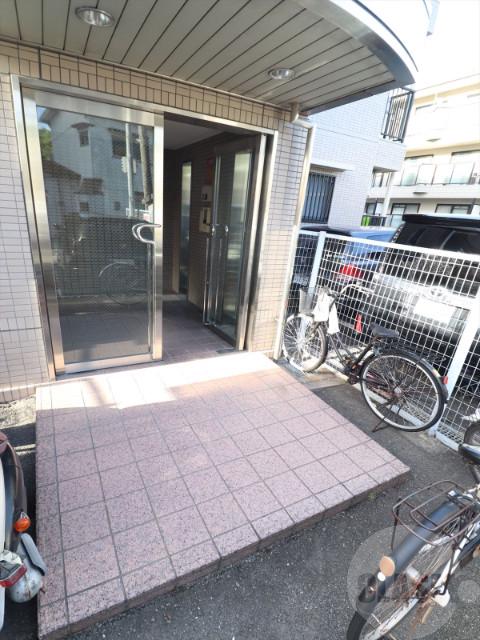 22/30 エントランス