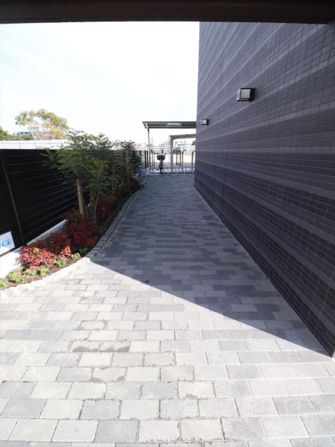 22/30 エントランス