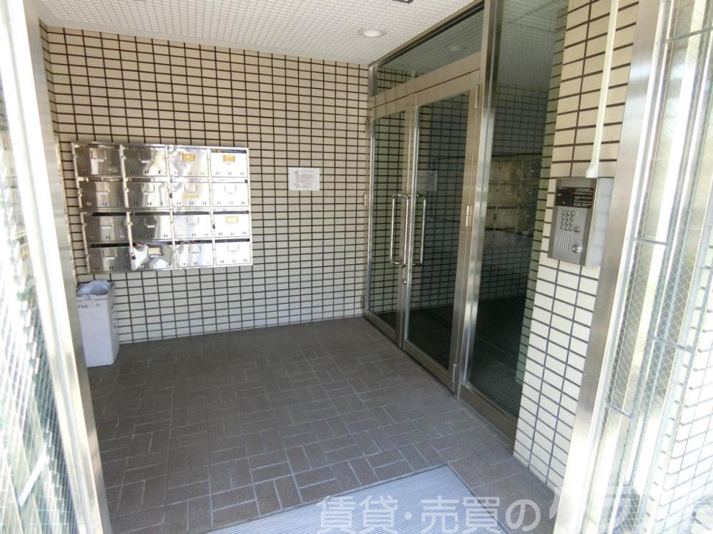 28/30 エントランス