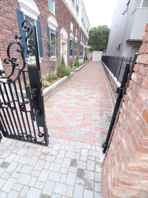 23/30 エントランス