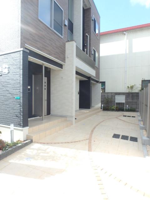 23/30 エントランス