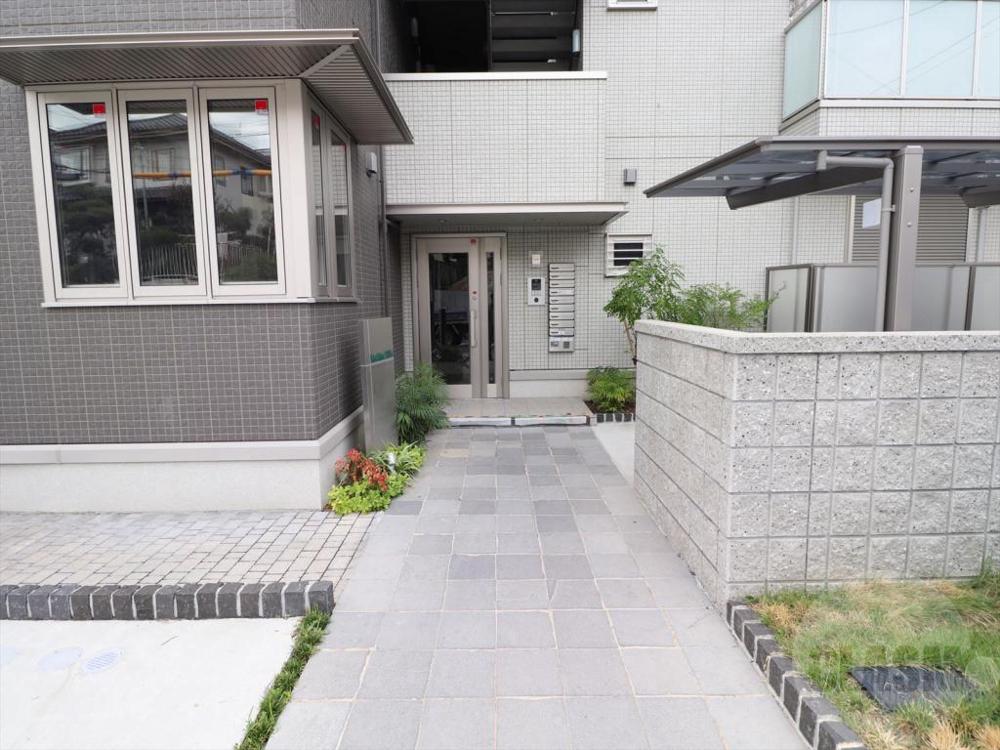 22/30 エントランス