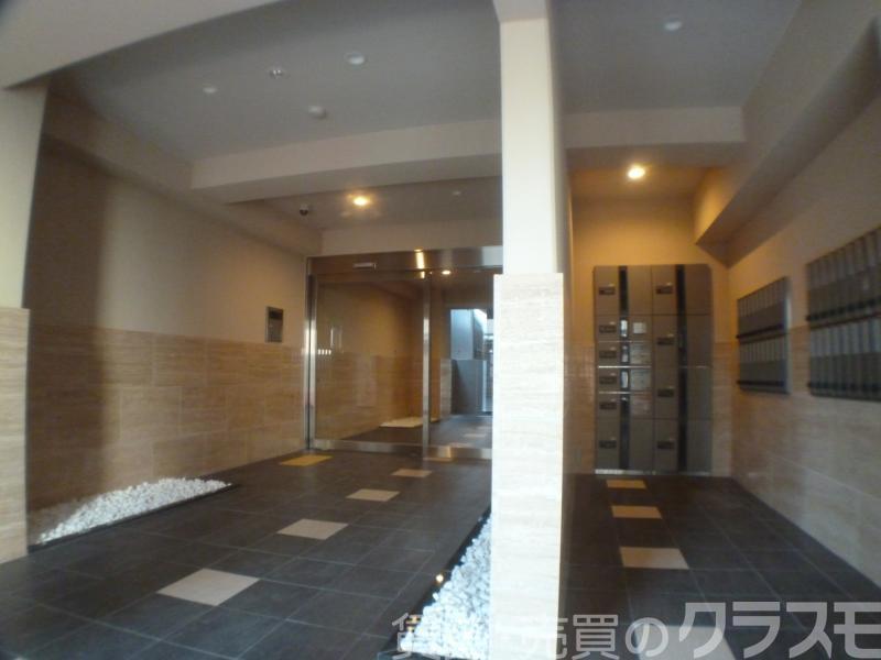 28/30 エントランス