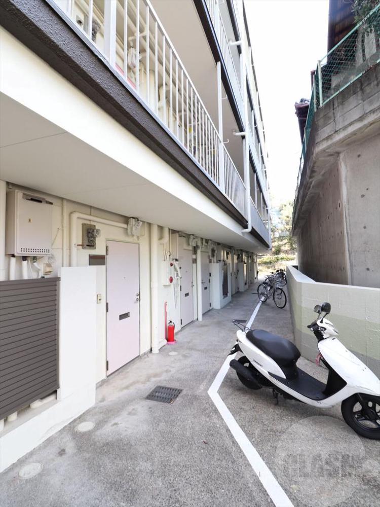 22/30 エントランス