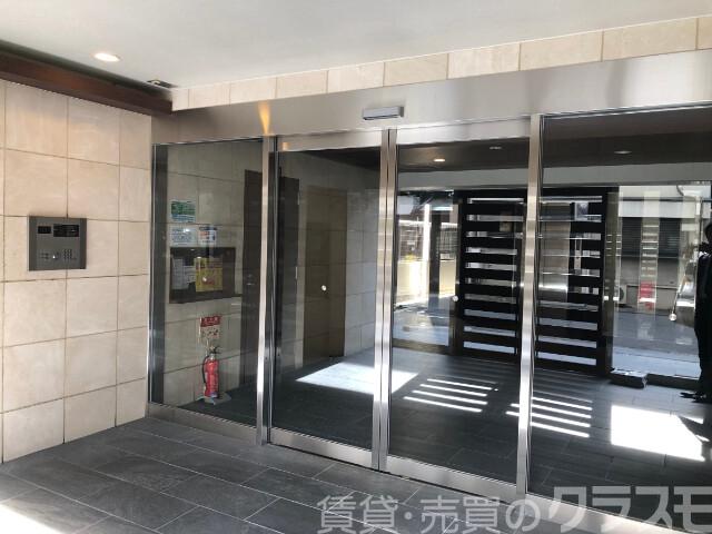 28/30 エントランス