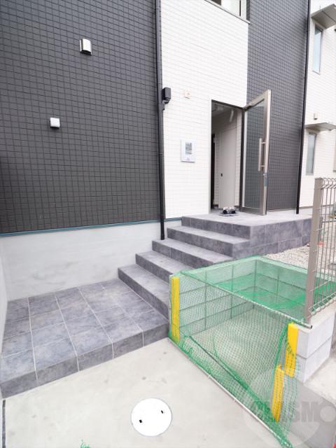 22/30 エントランス