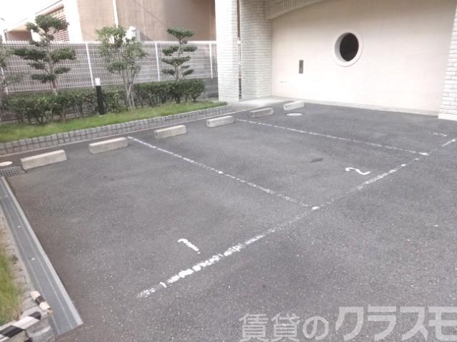 23/28 駐車場