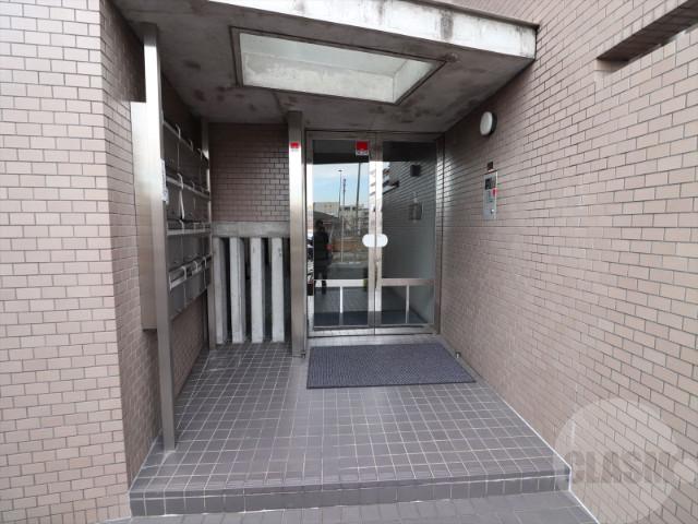 23/30 エントランス