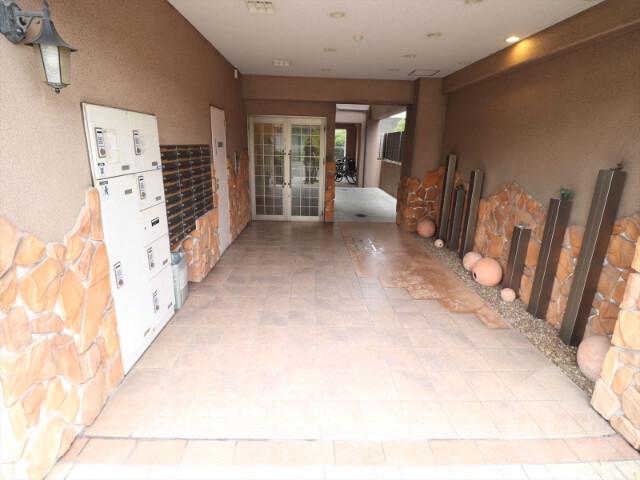 21/29 エントランス