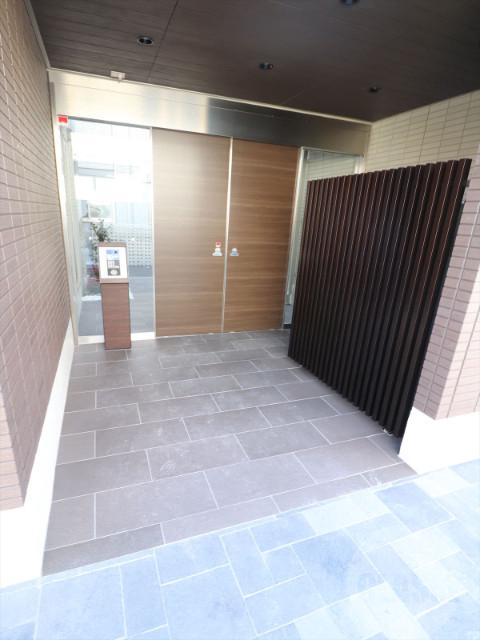 22/30 エントランス