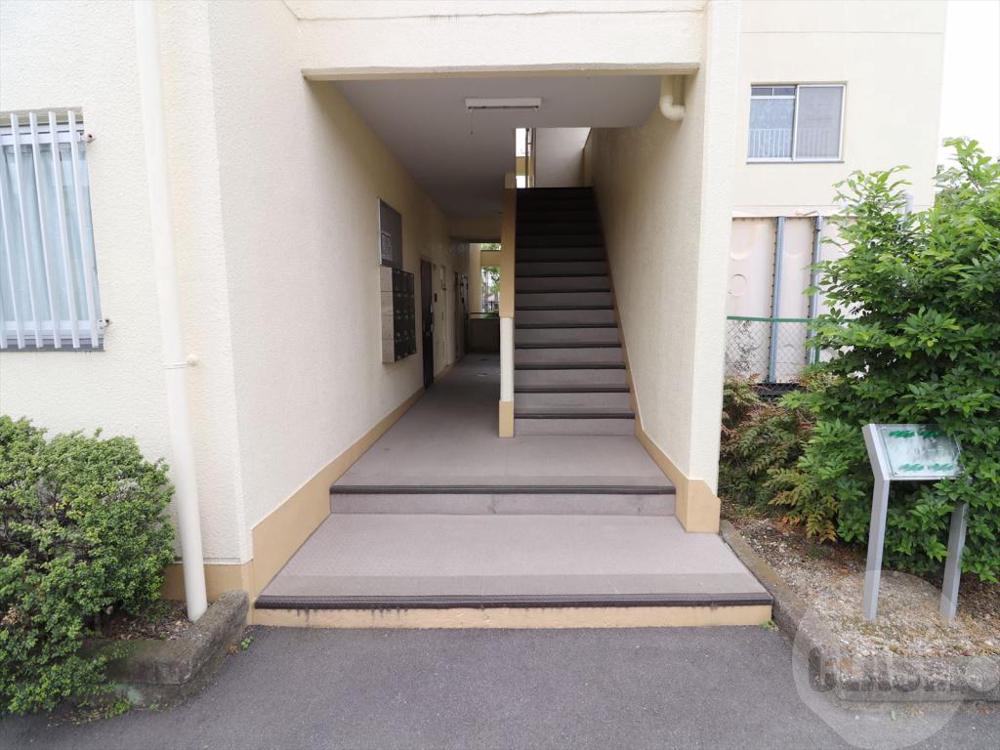 22/30 エントランス