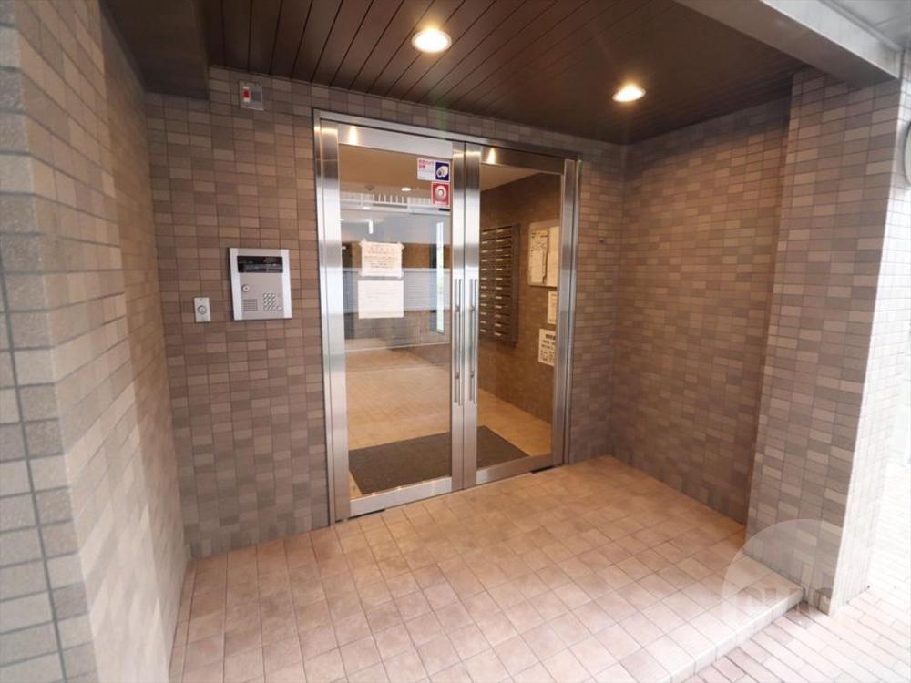 22/30 エントランス