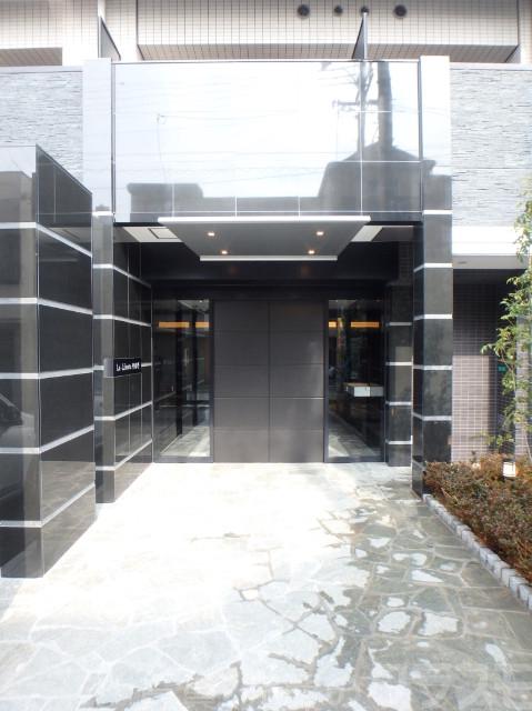 28/30 エントランス