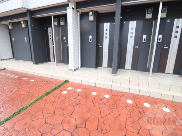 23/30 エントランス