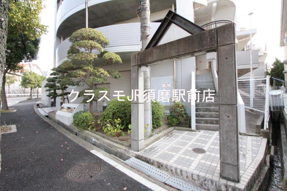 19/30 エントランス