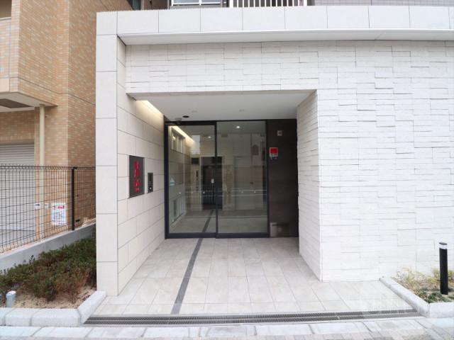 23/30 エントランス