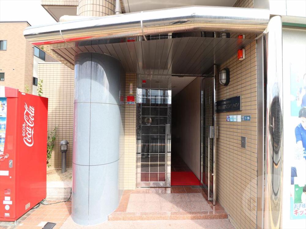 22/30 エントランス