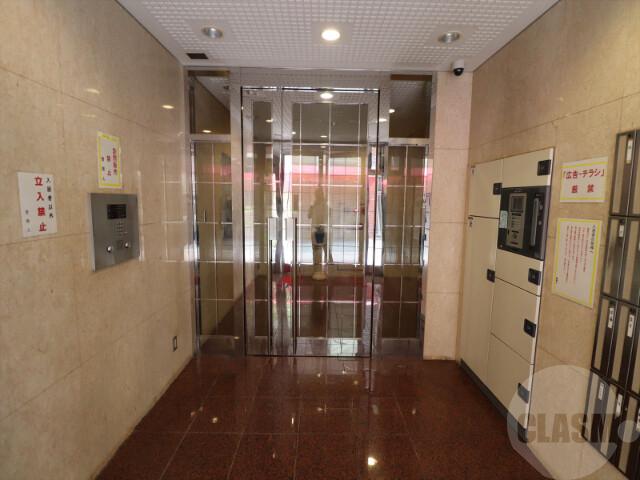 22/30 エントランス