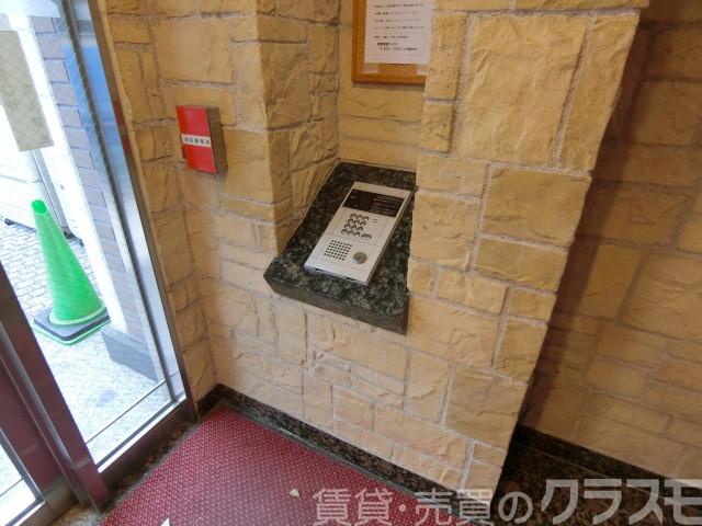 28/30 エントランス