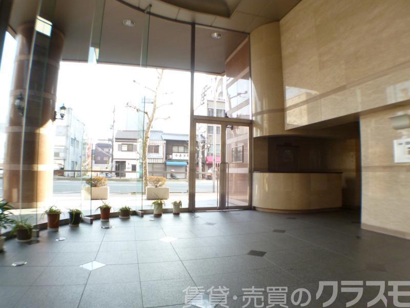 2/4 エントランス