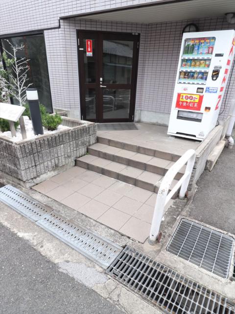 22/30 エントランス