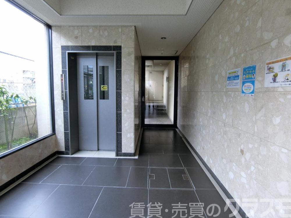 28/30 エントランス