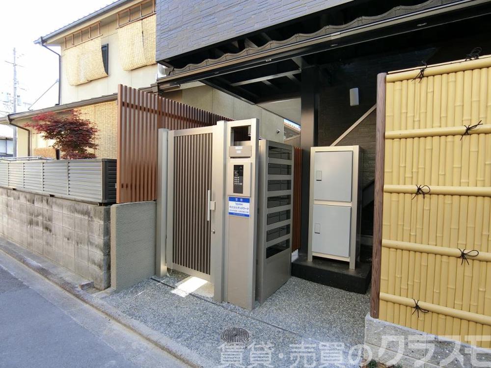 28/30 エントランス