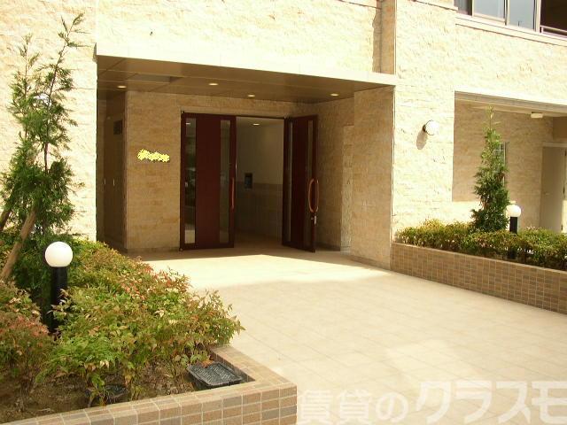 22/27 エントランス