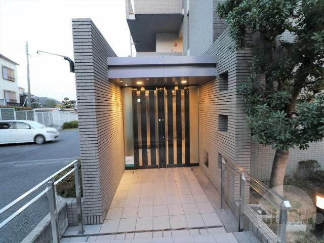 22/30 エントランス