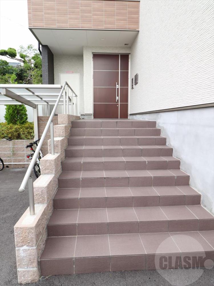 22/30 エントランス