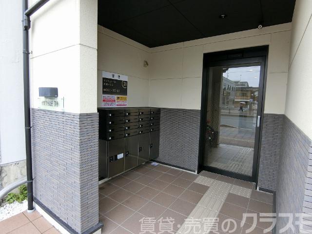 28/30 エントランス