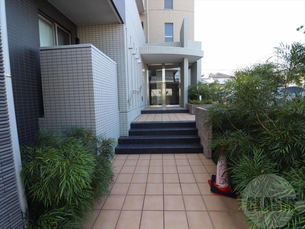 22/30 エントランス