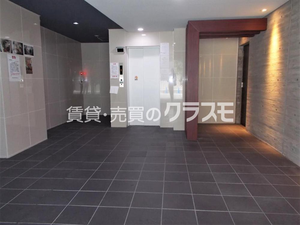 19/30 エントランス