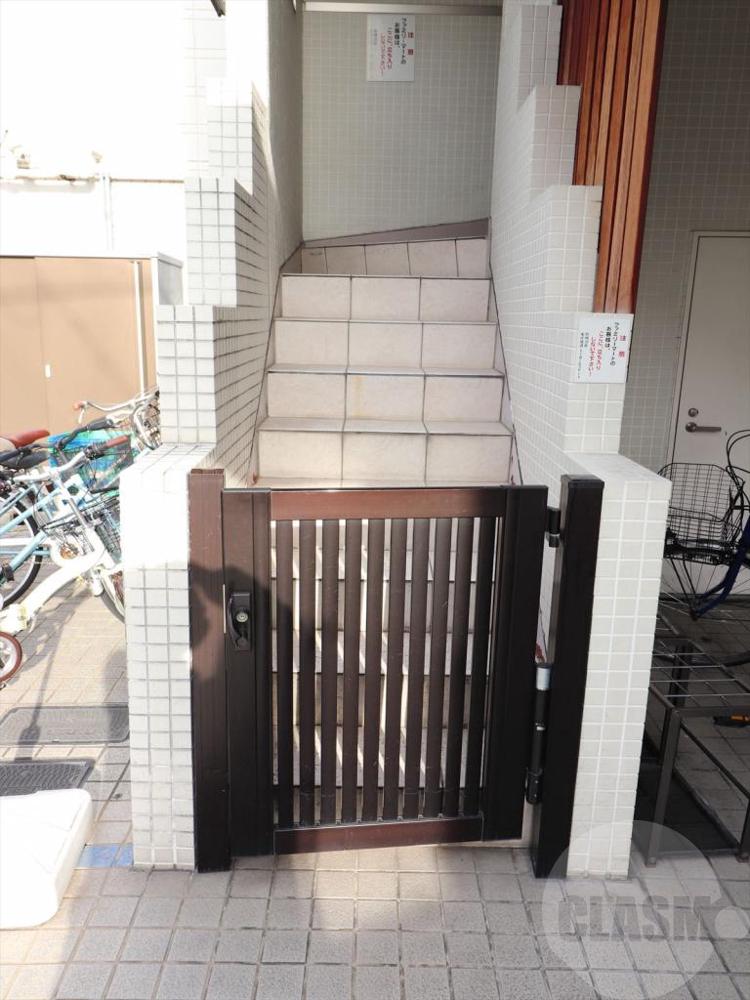 22/30 エントランス