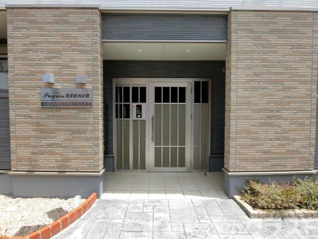 28/30 エントランス