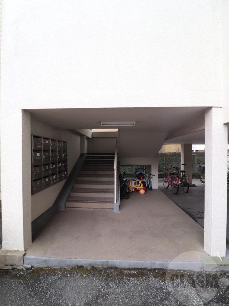 22/30 エントランス