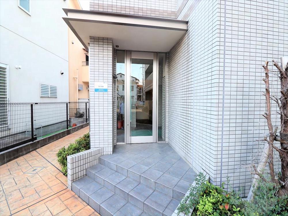 22/30 エントランス