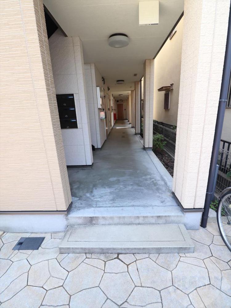 22/30 エントランス