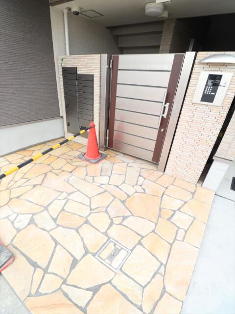 22/30 エントランス